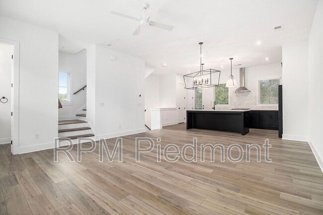 Building Photo - 205 Firefly Cir