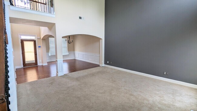 Building Photo - 718 Erika Ln