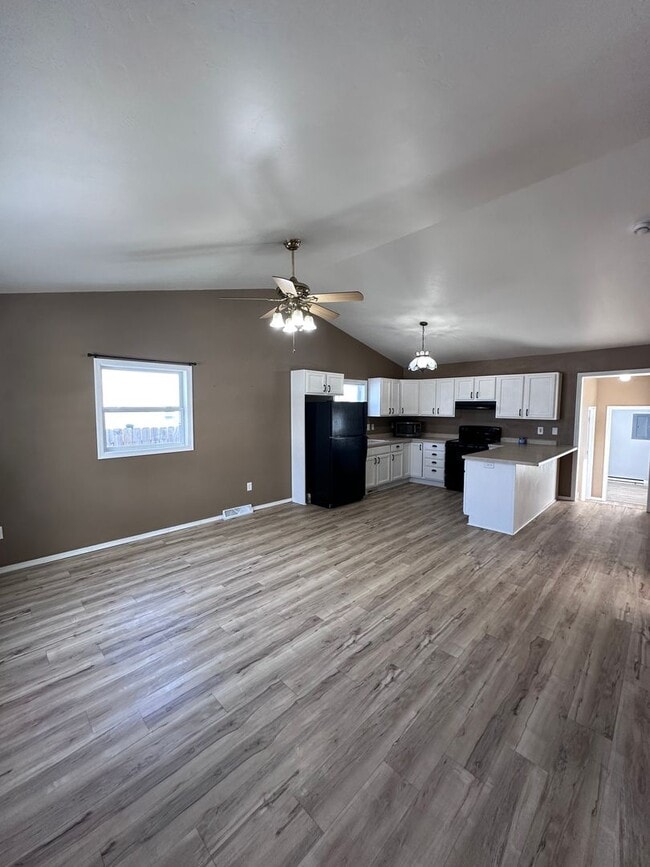 Building Photo - UPDATED 3 BR/1 BATH CENTRALLY LOCATED IN G...