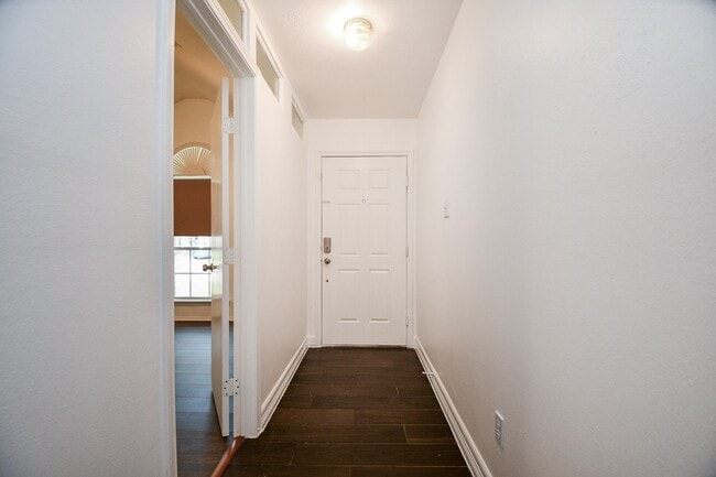 Building Photo - 9039 Martin Heights Dr