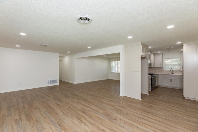 Building Photo - 1212 Irving St