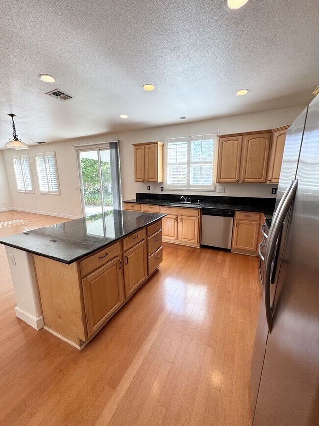 Building Photo - 4 Bedroom / 3 Bathroom Home in Elk Grove – Bedroom & Full Bath Downstairs SEE VIDEO