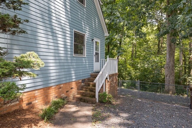 Building Photo - 3804 Zenith Pl