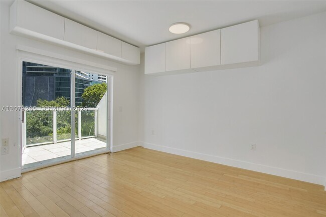 Building Photo - 1528 Brickell Ave