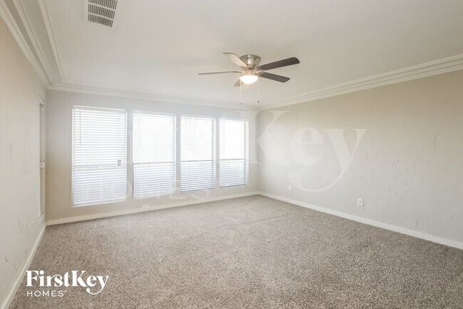 Building Photo - 1709 Plummer Dr