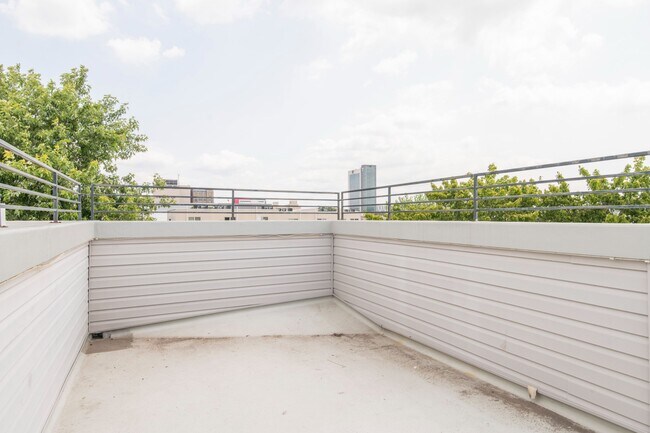 Building Photo - 1825 N Bouvier St