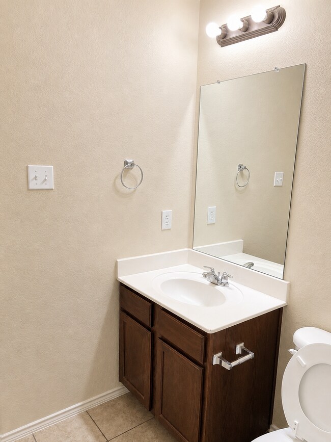 Building Photo - Open Floorplan and Amazing Resort Style Community!