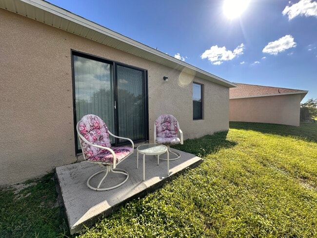 Building Photo - 1405 SE 10th Terrace