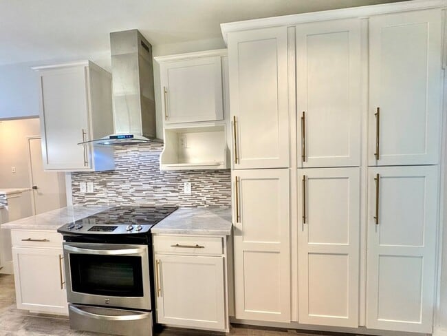 Building Photo - 2323 Bering Dr