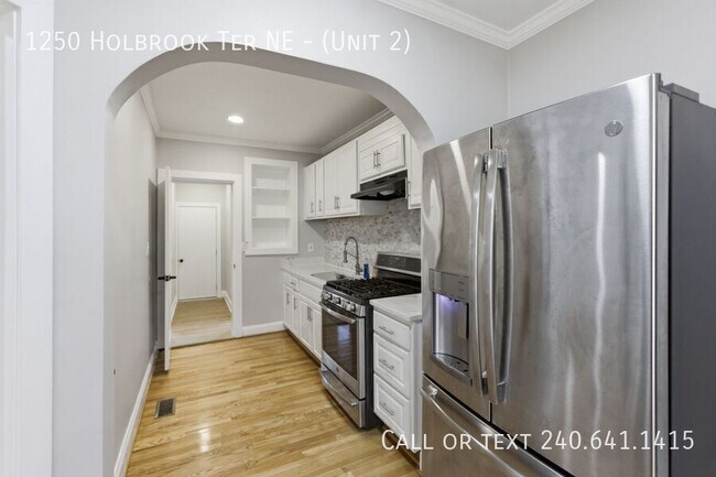 Building Photo - 1250 Holbrook Terrace NE