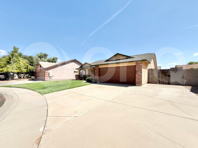 Building Photo - 2321 E Remington Pl