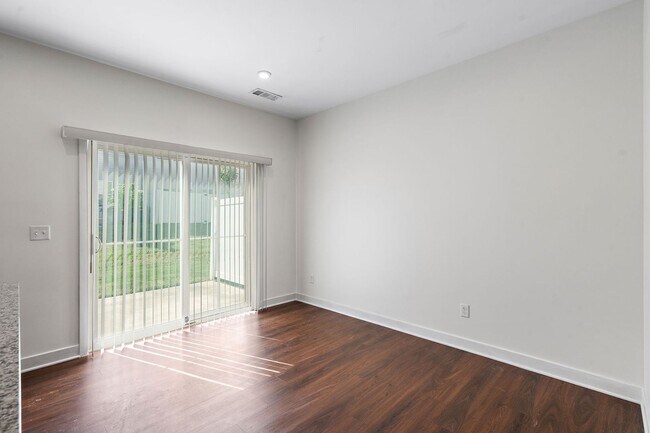 Building Photo - 4316 Summercrest Blvd