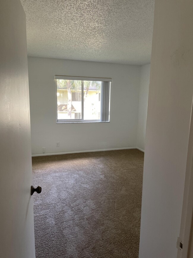 Building Photo - 102 Gardens Dr