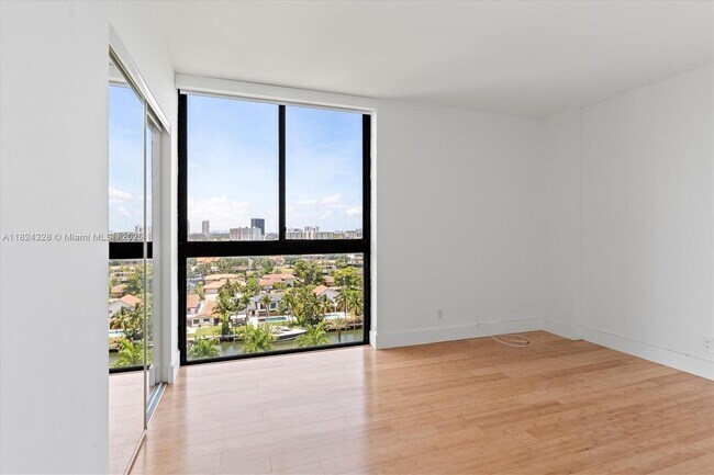 Building Photo - 3610 Yacht Club Dr