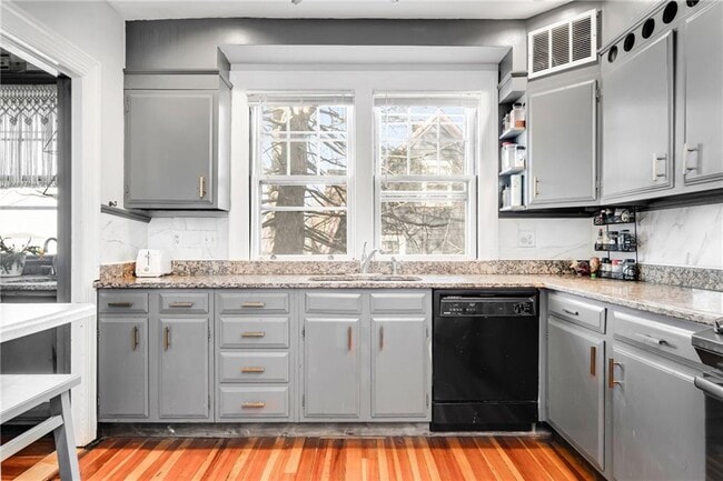 Building Photo - 21 Elton St