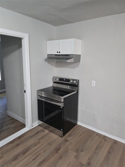 Building Photo - 3006 Dacca Dr