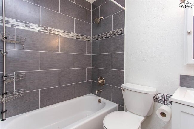 Building Photo - 5238 Kingston Dr