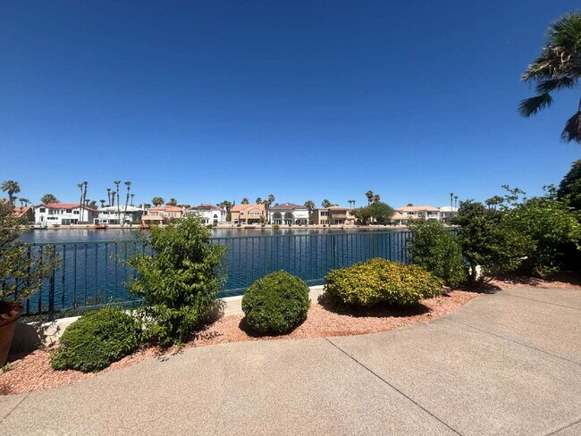 Building Photo - 3 Bed 2 1/2 Bath Water Front Home in Desert Shores