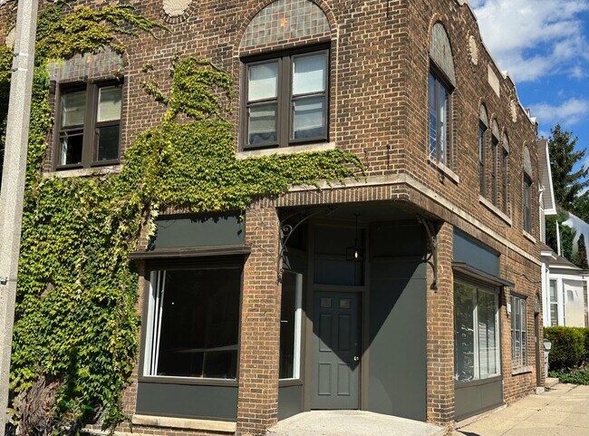 Building Photo - 1603 N Van Buren St