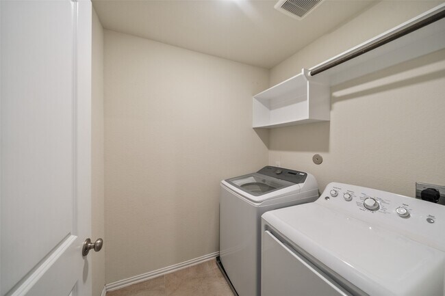 Building Photo - 708 Ivory Manor Dr