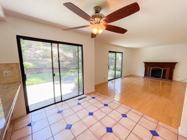 Building Photo - Castro Valley Home in Columbia