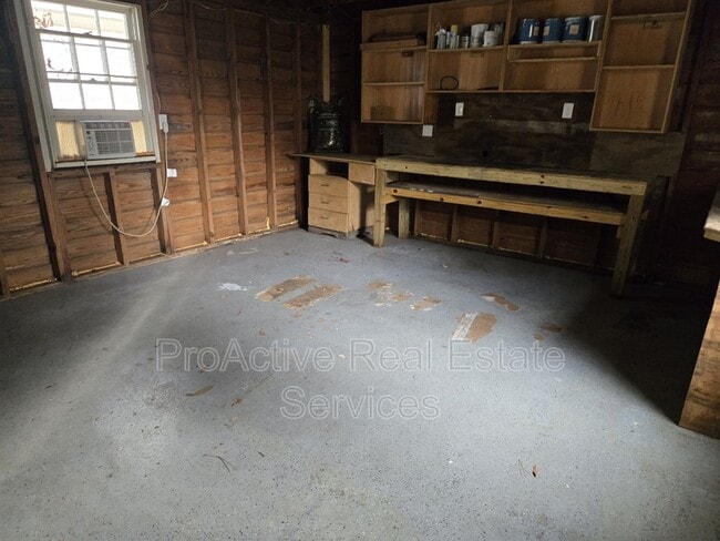 Building Photo - 519 Maycox Ave