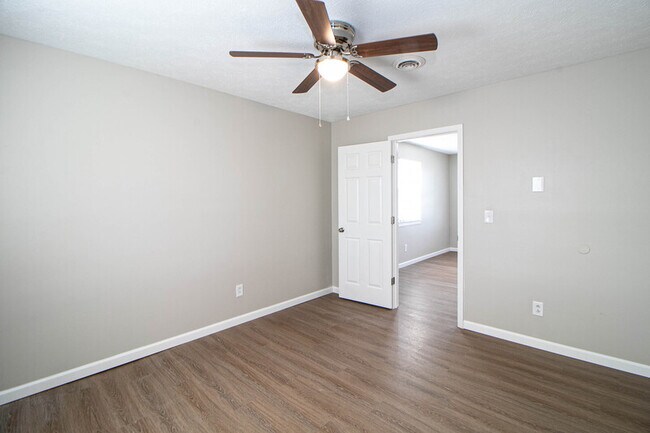 Building Photo - 10-410 Thompsonville Ln