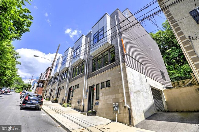 Building Photo - 235-37 Lyceum Ave