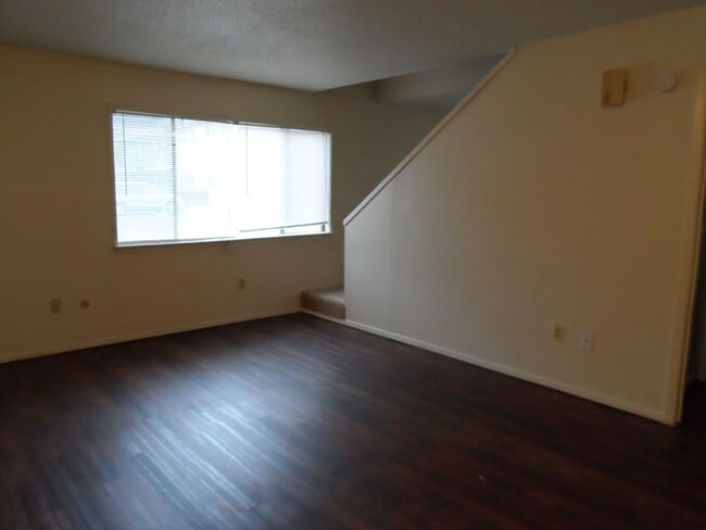 Building Photo - College Station -2 bedroom /1.5 bath Townhome-Style Fourplex on TAMU Shuttle Route!