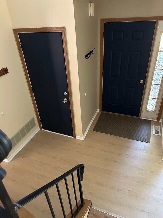 Building Photo - 2303 Woodview Ln