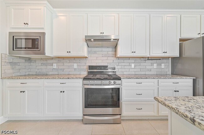 Building Photo - 42218 Edgewater Dr