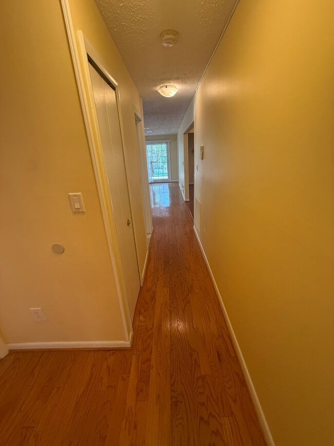 Building Photo - 2101 Woodbox Lane