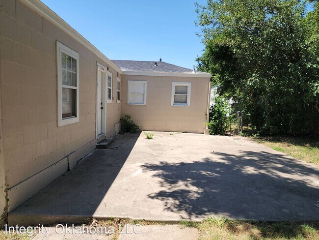 Building Photo - 2 br, 1 bath House - 900 N. Redbud Dr.