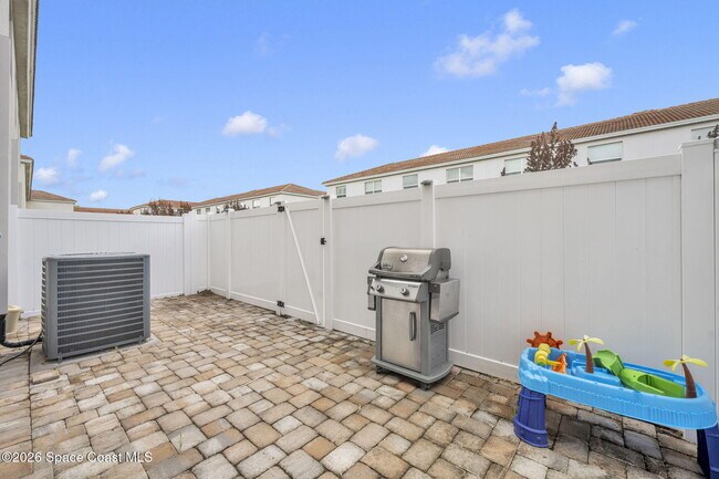 Building Photo - 1445 Isabella Dr