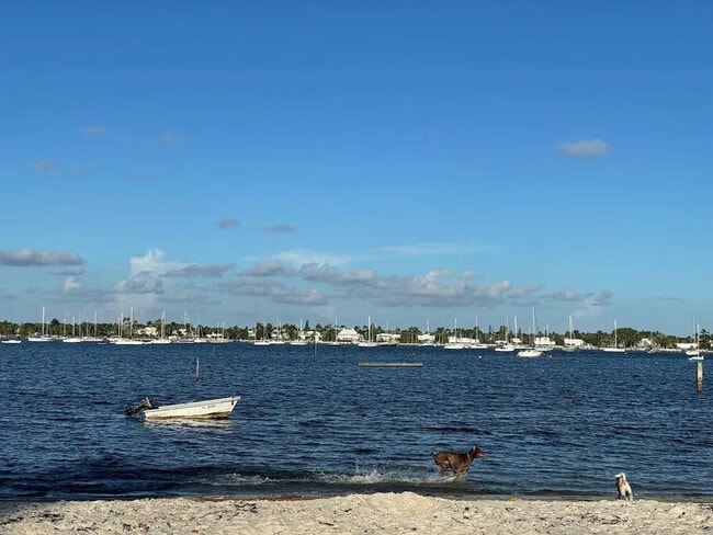 Building Photo - 430 45th St