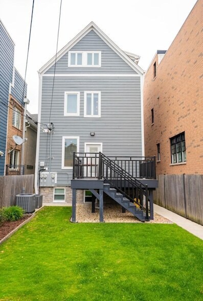 Building Photo - 3324 N Hoyne Ave