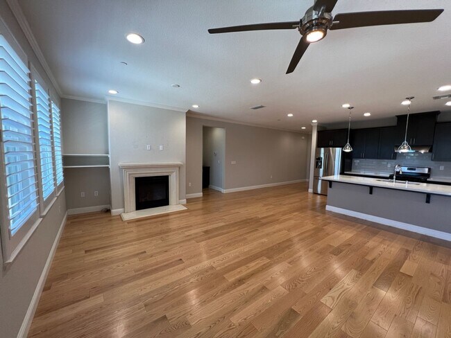 Building Photo - Newer single story home located in desirab...