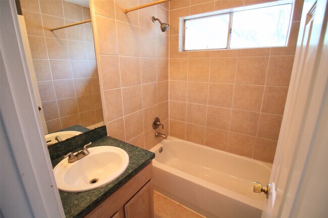 Building Photo - 2117 Whittier Dr