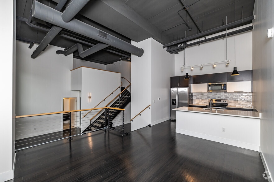 Primary Photo - 550 Ultra Lofts