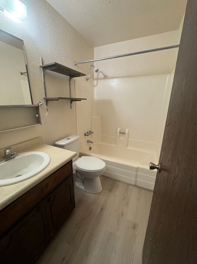 Building Photo - 5574 Mountain View Dr