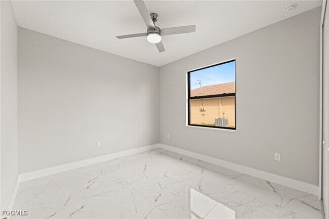 Building Photo - 2829 SW 25th Pl