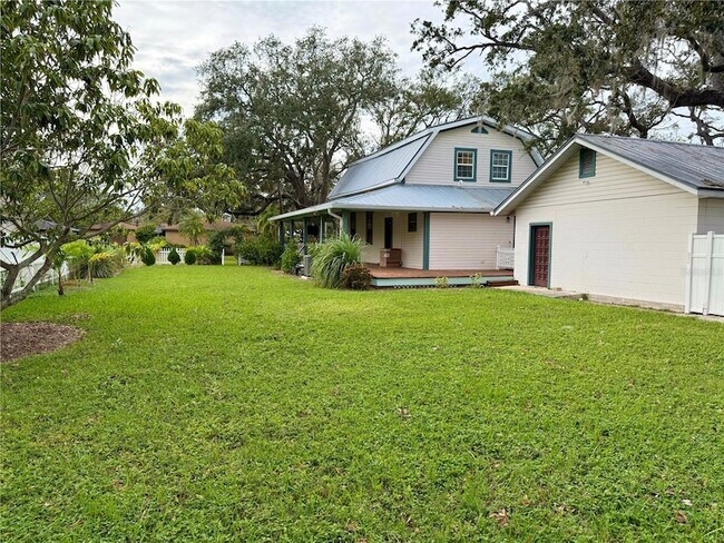 Building Photo - 7002 S Shamrock Rd