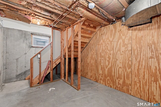 Building Photo - 21 Whitmore Ln