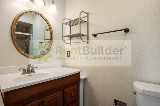 Building Photo - 10101 La Paz Dr
