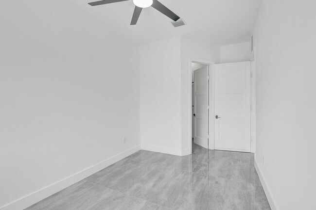 Building Photo - 1215 W Las Olas Blvd