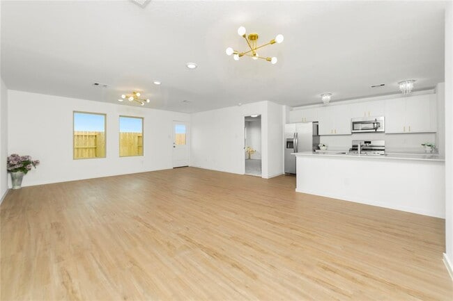 Building Photo - 1626 Red Oak Dr