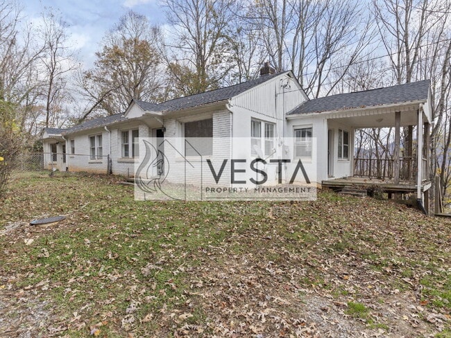 Building Photo - 118 Pine Hill Dr