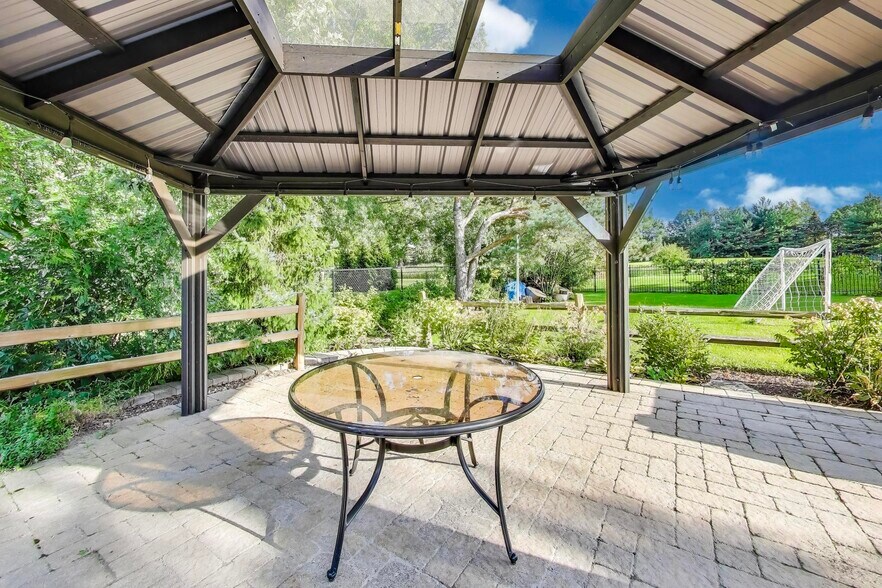 Building Photo - 23W711 Hobson Rd