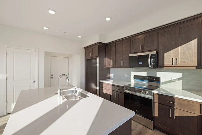 Building Photo - "Spacious 4-Bed, 3-Bath Oasis in Sacramento's Delta Shores!"