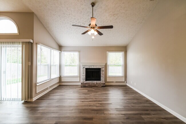 Building Photo - 5453 Vicksburg Dr